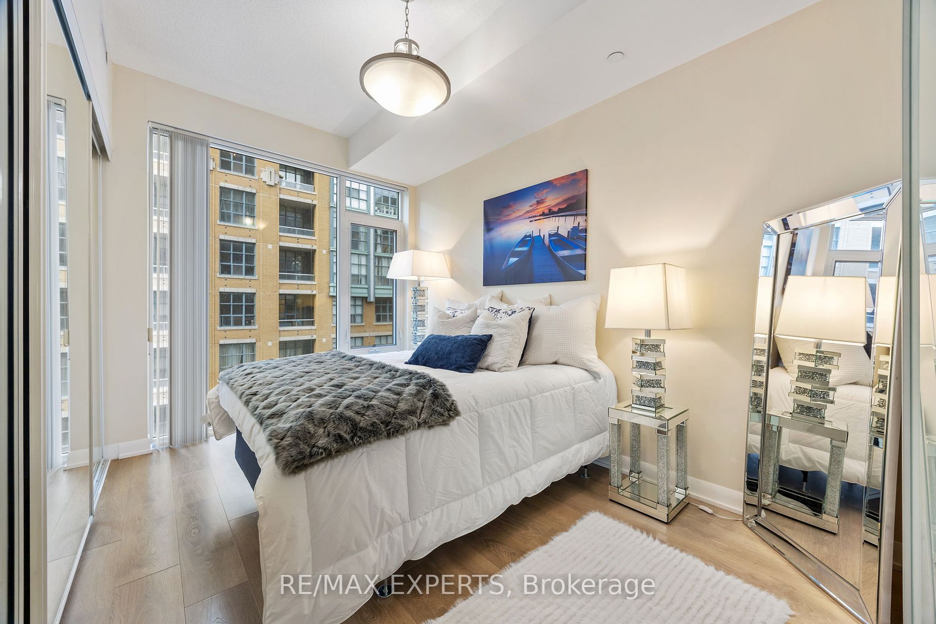 435 W Richmond St 802