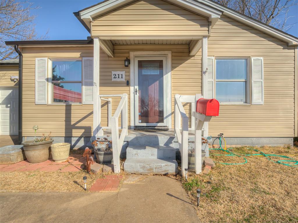 This charming 2-bedroom, 1-bath rental home is tucked away on a quiet cul-de-sac, offering comfort and privacy in a cozy setting. Inside, you'll find a welcoming layout filled with natural light and classic character throughout. The home features a garage perfect for extra storage and a nice-sized backyard that is fully fenced ideal for enjoying outdoor time with peace of mind. Conveniently located yet peacefully set back, this home offers a great blend of charm, functionality, and space.