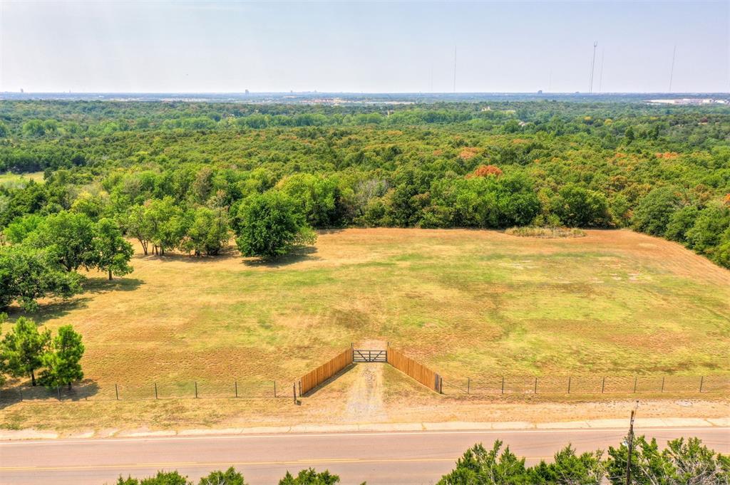 5 acres mol, close to I-35, I-44 and Kilpatrick turnpike.  This acreage is stunning and very well maintained, and partially fenced and gated.
Tons of frontage on Sooner Rd. Land is zoned commercial. So many possibilities!!