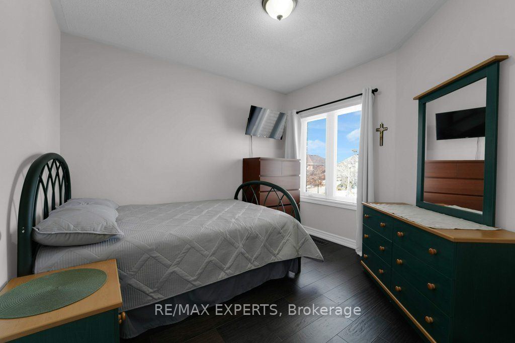 10 Esposito Dr