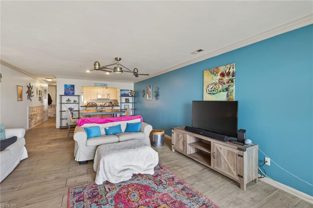 810 E Ocean View Avenue 201