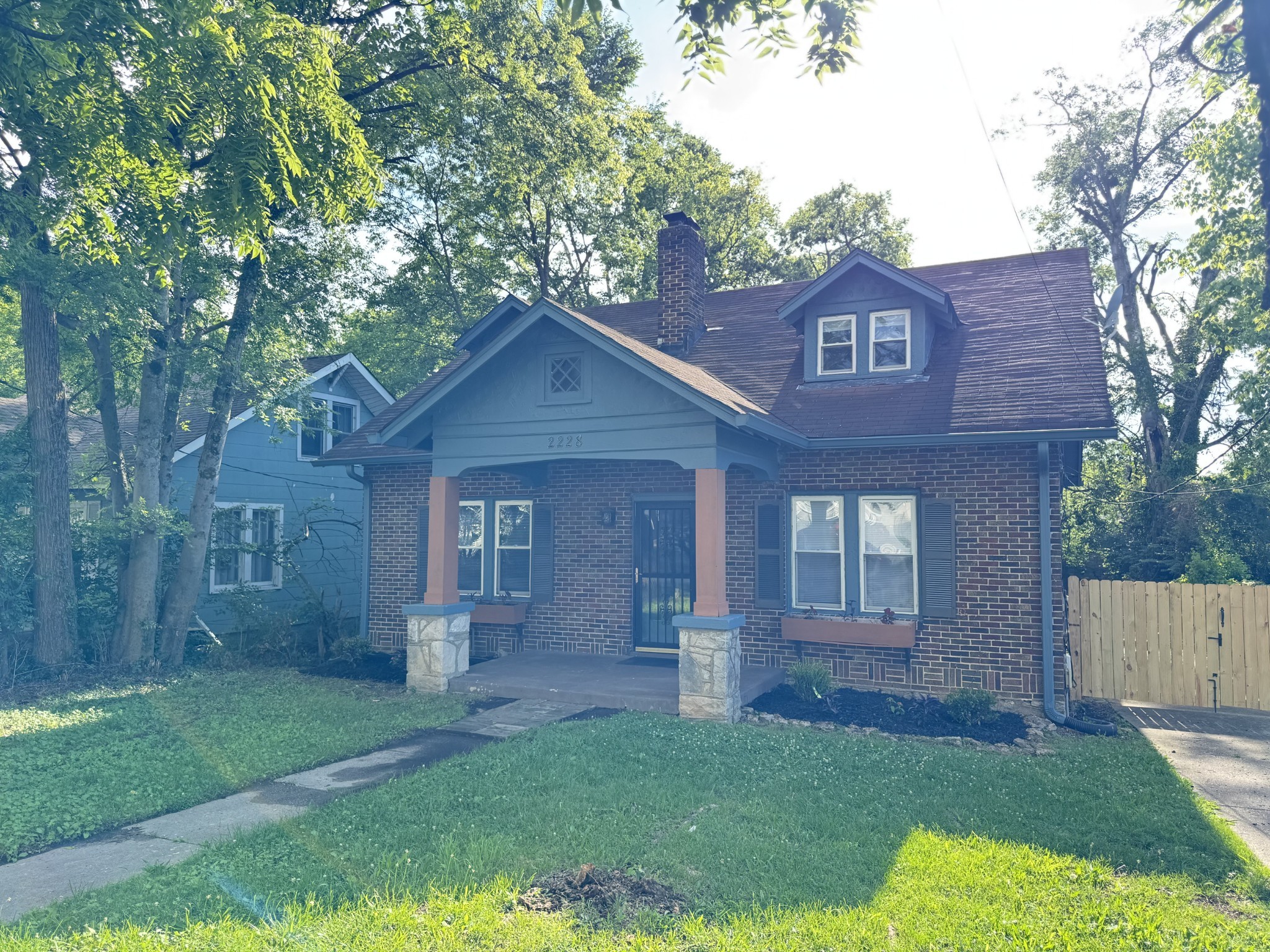 2228 Scott Ave