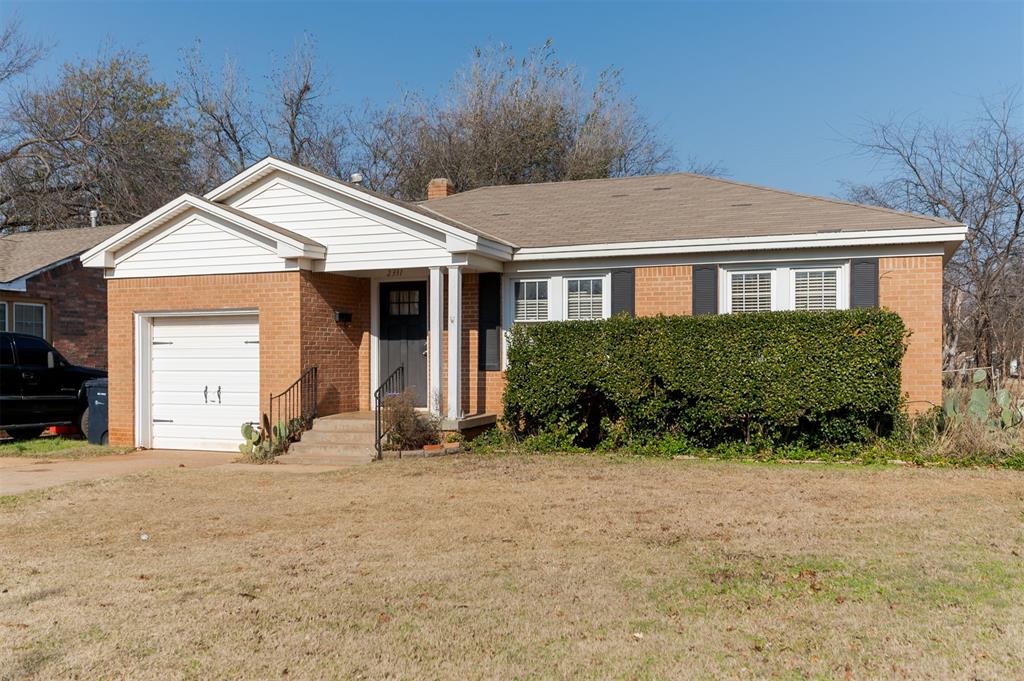 Welcome to 2331. Set in an established neighborhood, this charming home features an inviting layout with great natural lighting, an efficiently designed kitchen, two bedrooms, and one full bathroom. The backyard is oversized with room for gardening and creating your own outdoor space. Centrally located with easy access to Uptown 23rd, Paseo, Midtown, UCO, and I-44. Schedule your showing today!