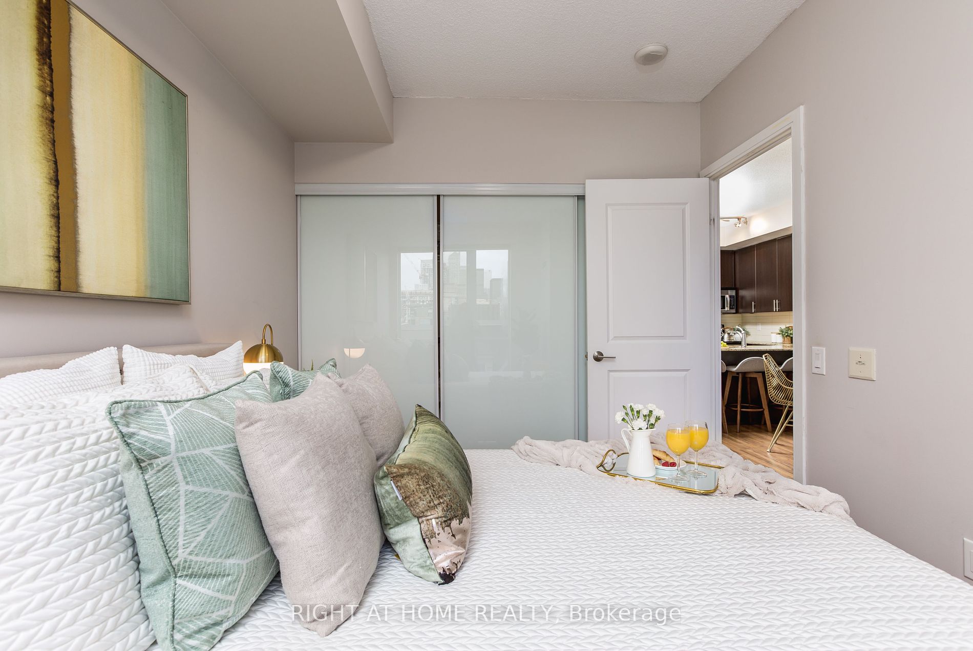 560 W Front St 417