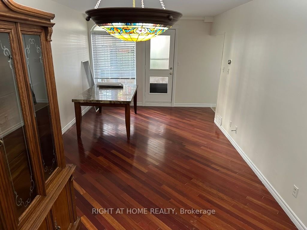 60 Sidney Belsey Cres 103