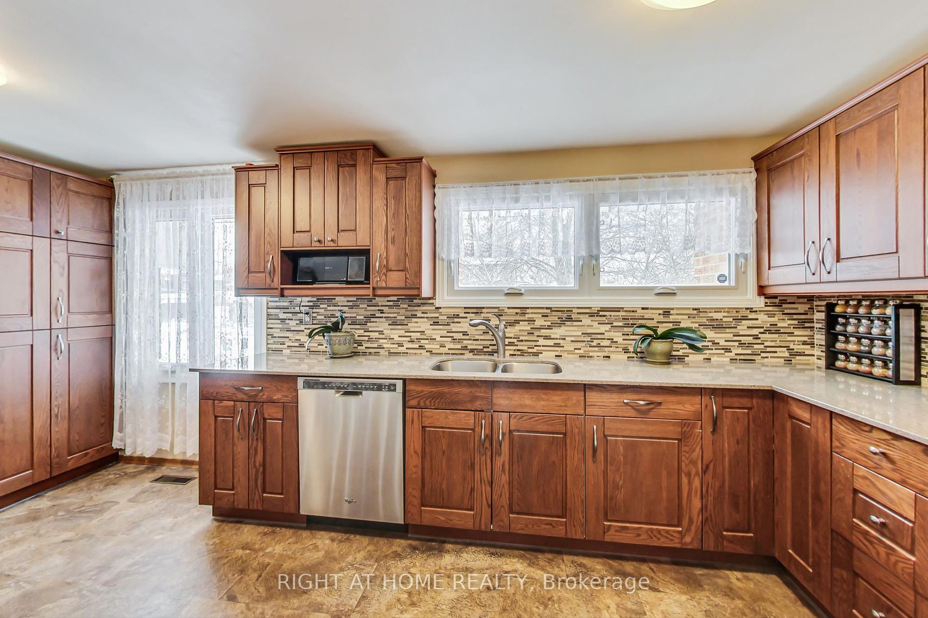 49 Harnworth Dr
