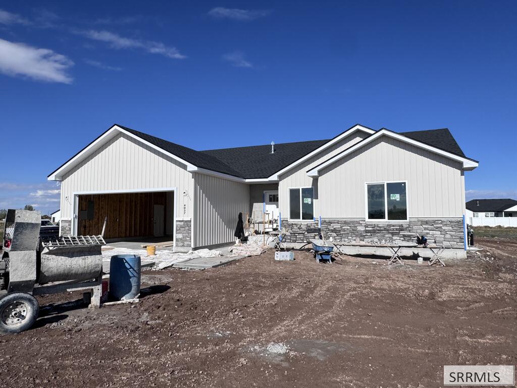 4037 E 146 N