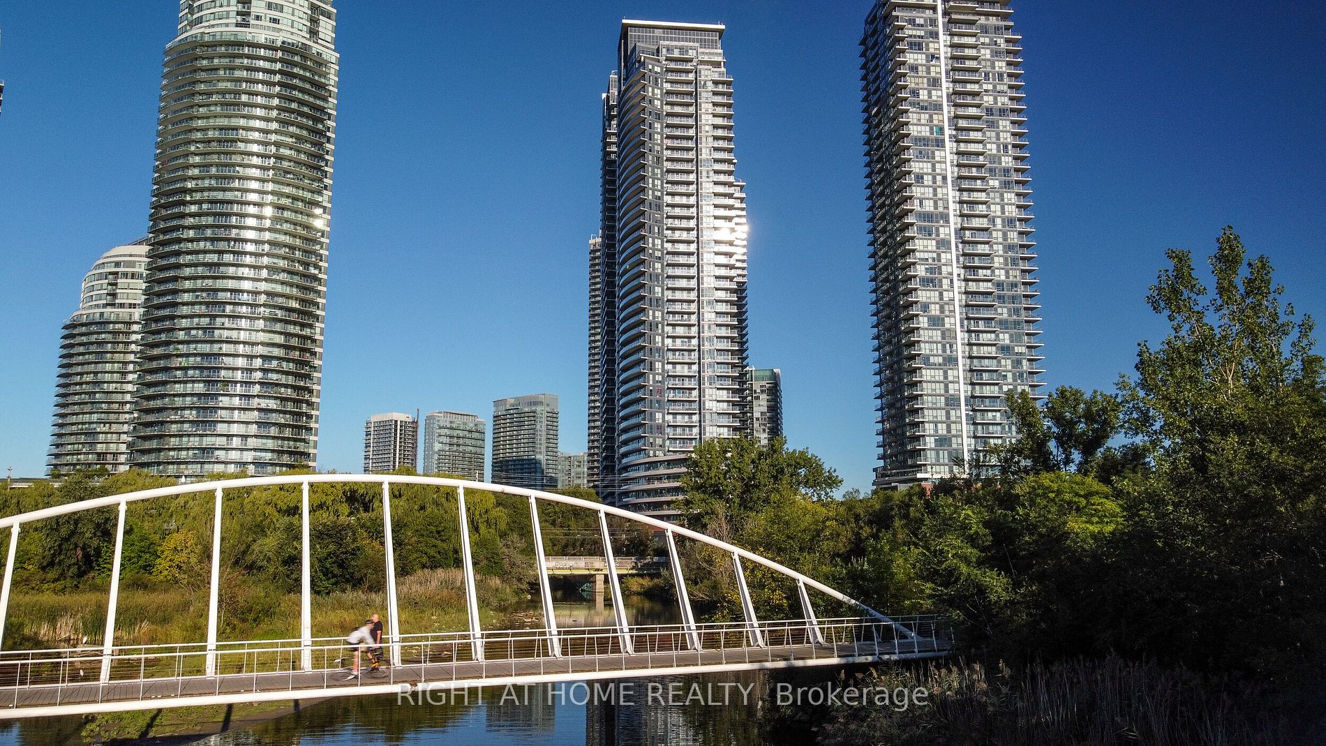 2212 W Lake Shore Blvd Ph06