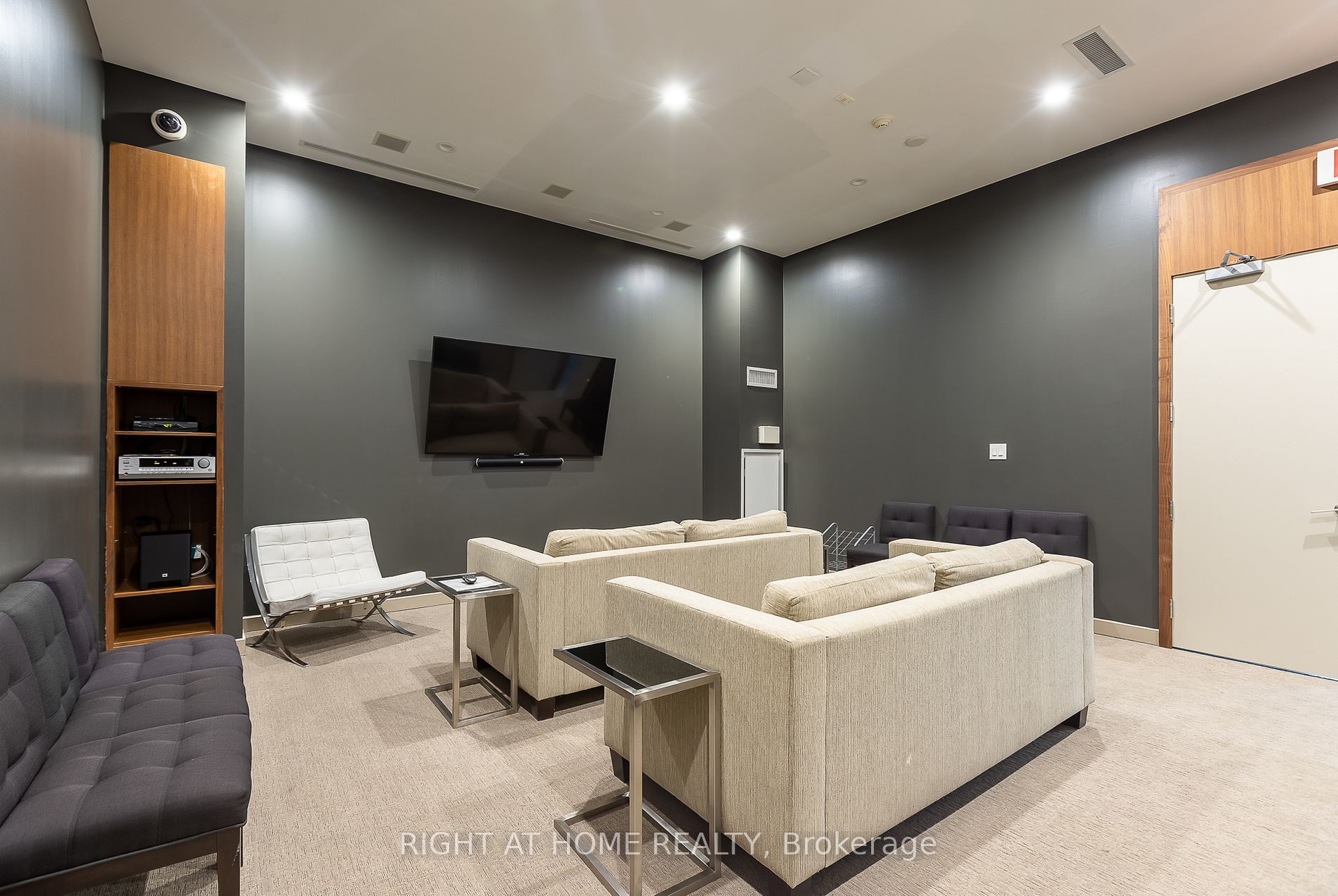 380 Macpherson Ave 306