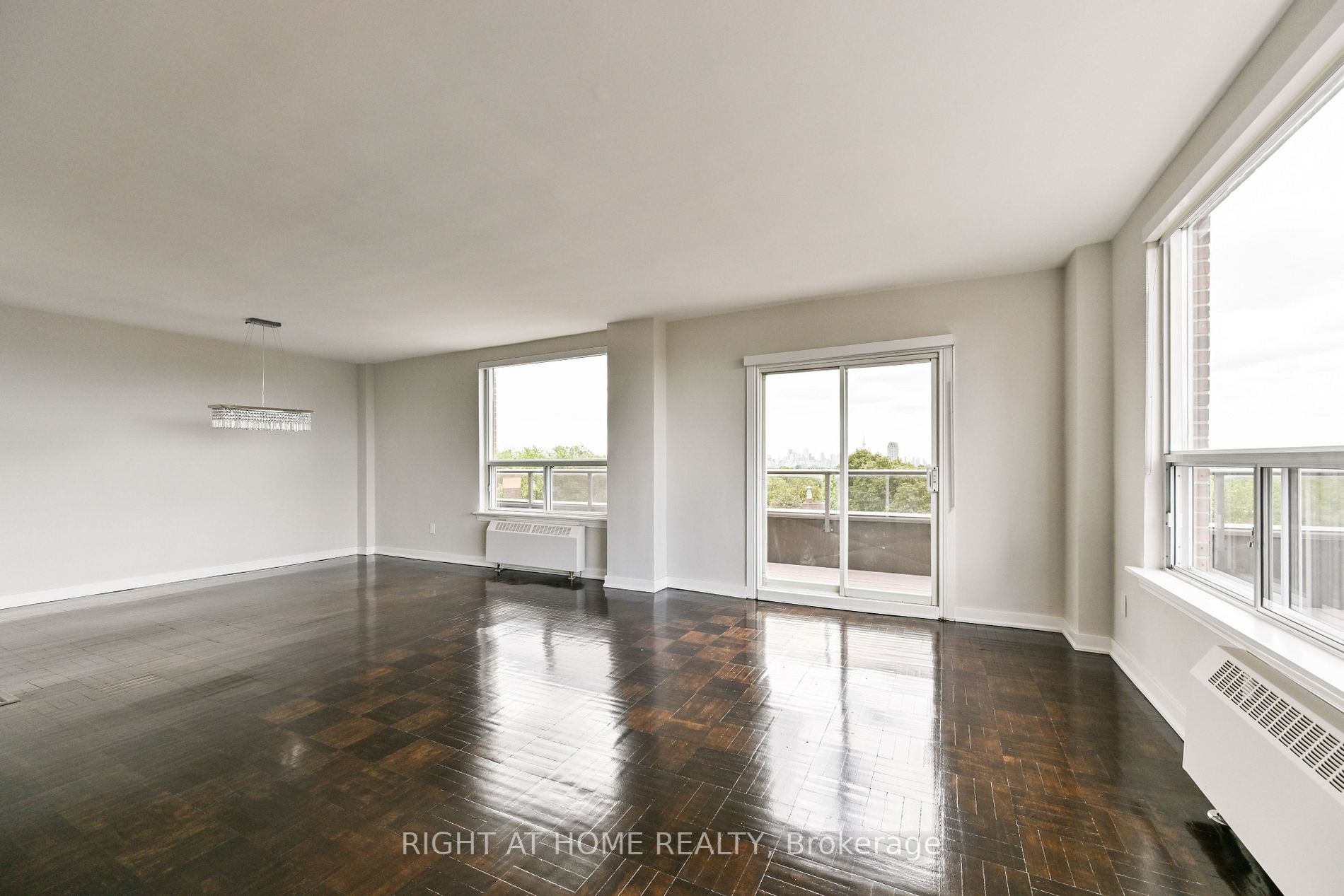 780 W Eglinton Ave 606