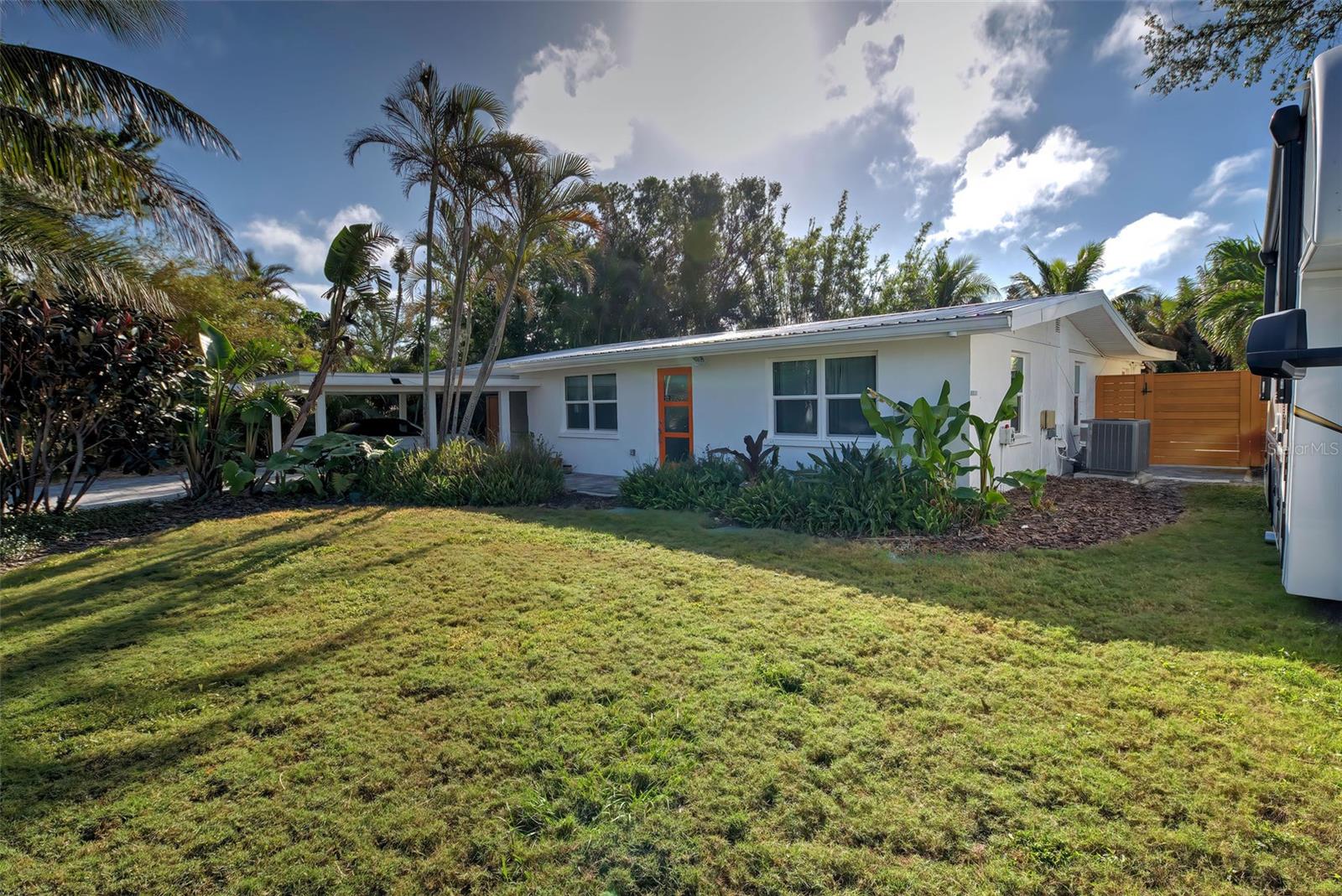 315 Palmetto Road W