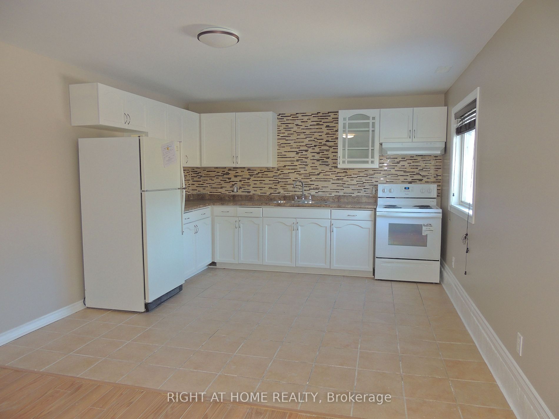 46 Lougheed Rd