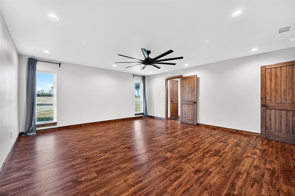 616 E Bells Boulevard