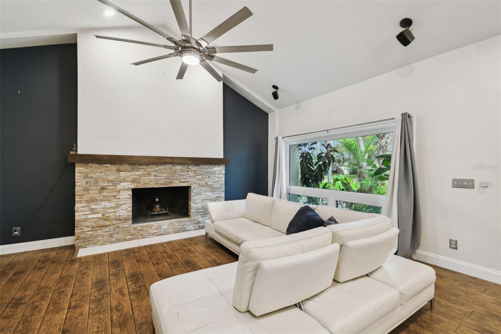 6109 Schooner Way