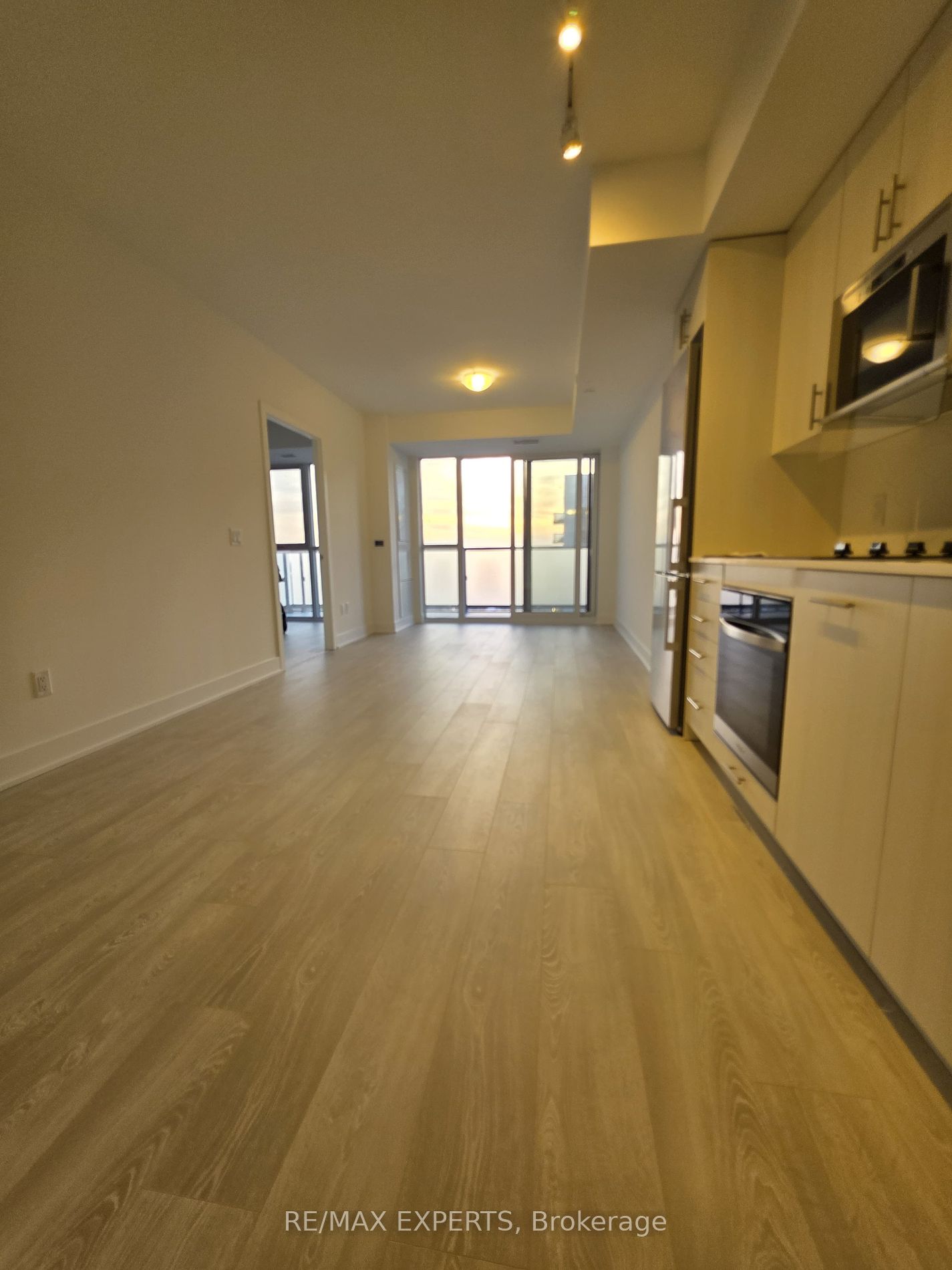 2545 N Simcoe St 2414
