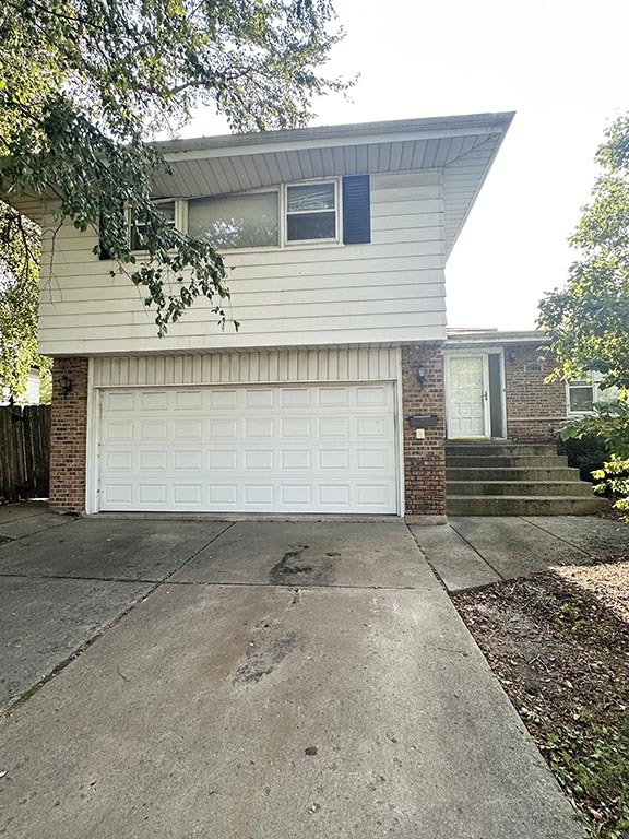 Great opportunity for value. Investor or rehabber friendly. Split-level with full finished basement. Features 3 oversized bedrooms on second level. Living room, dining room and kitchen on main level. Hardwood flooring throughout. Family room on lower level with additional finished basement. This spacious home sits on a large lot. Fully fenced in yard with functioning pool. Needs some TLC. AC 2020, Furnace 2020. Cash or conventional buyers only.