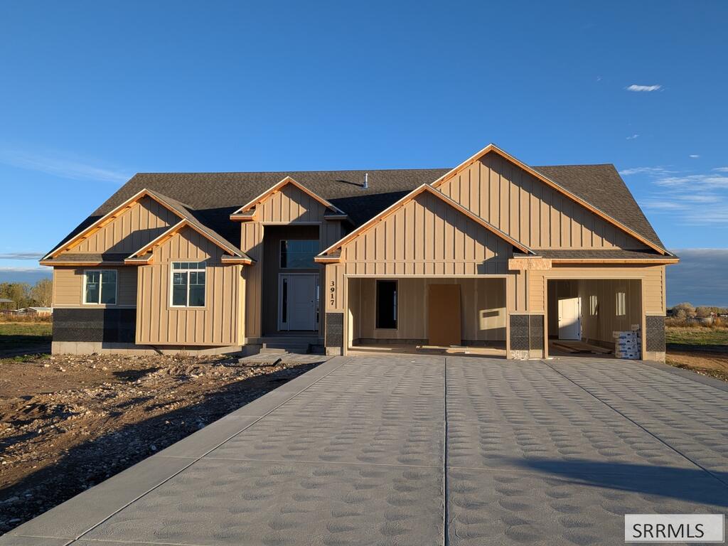 3917 E 47th North