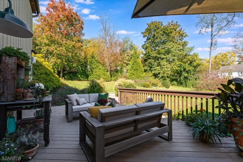 5 Spruce Ln