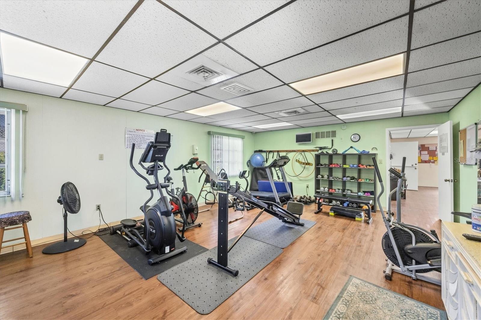 390 301 Boulevard W 27C