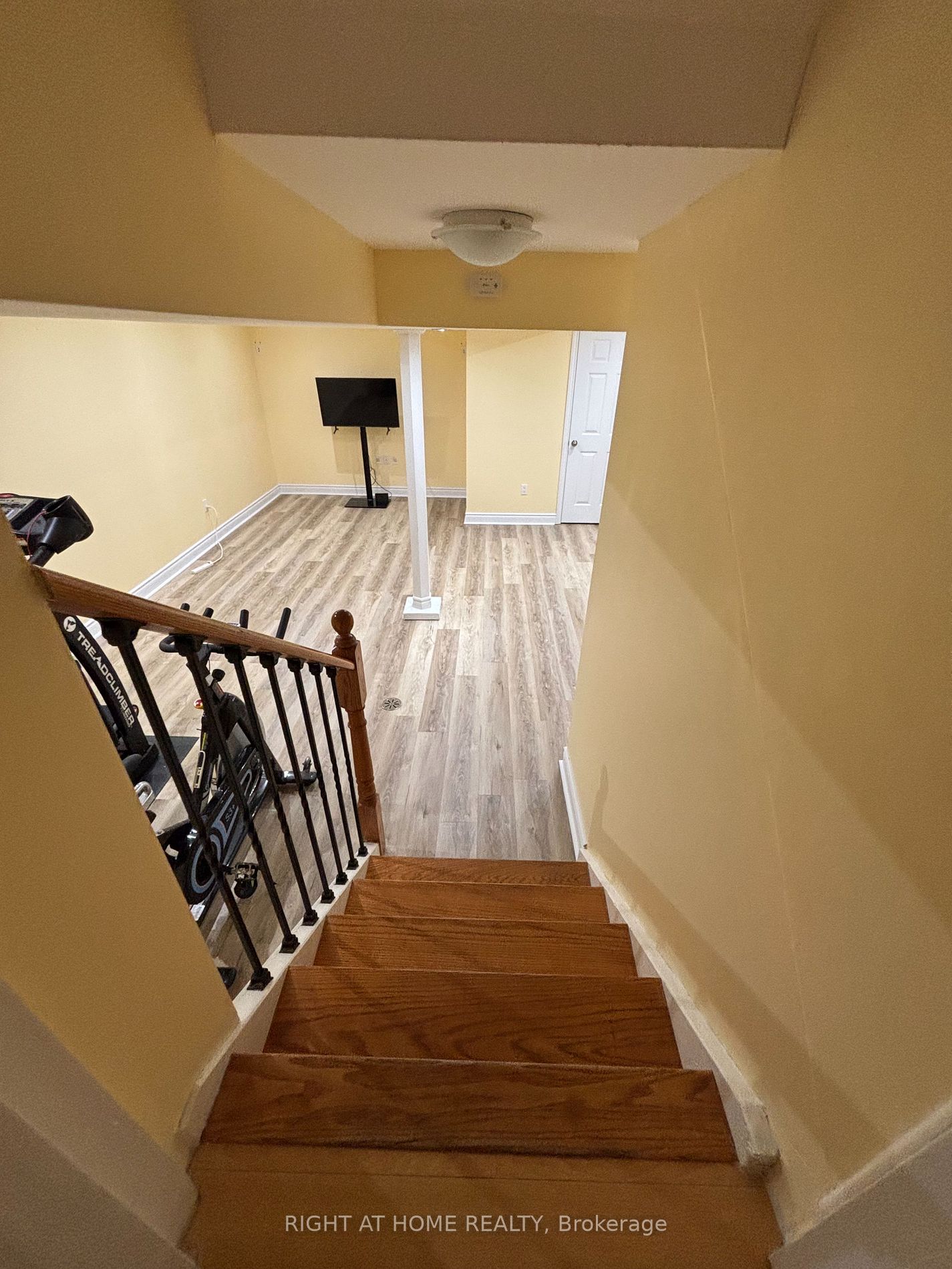 242 Roywood Dr