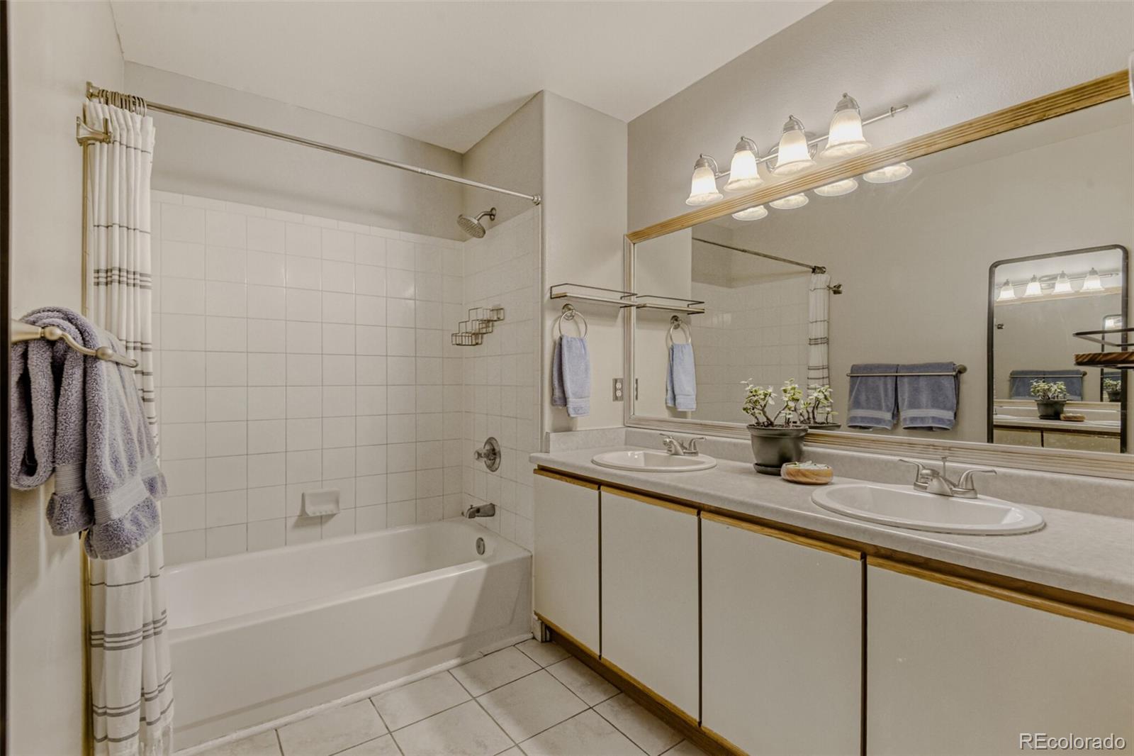 8500 E Jefferson Avenue 10G