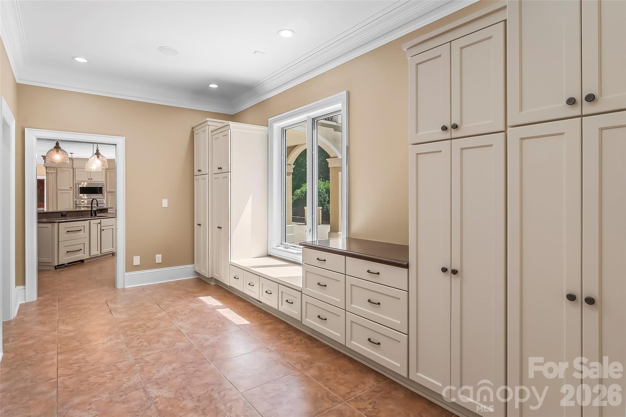 1090 Pearidge Road
