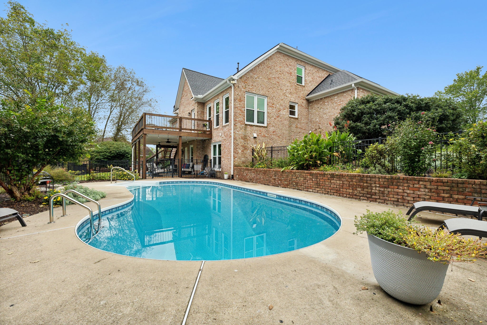 3016 Trotters Ln