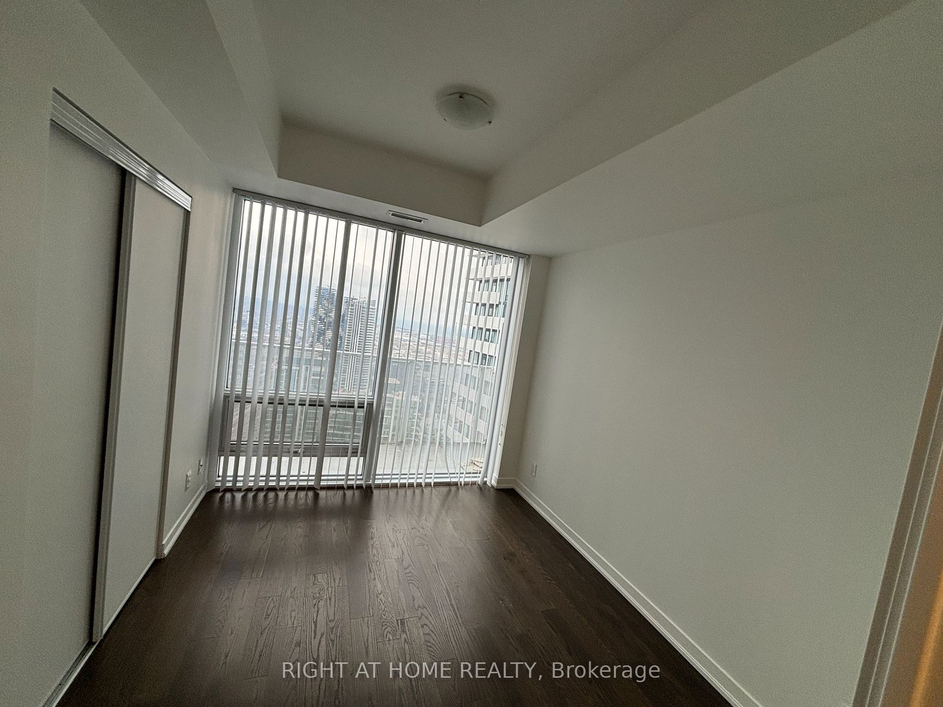 100 Harbour St 6704