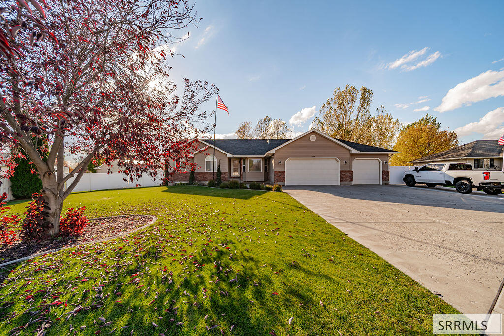 3320 W Woodside Drive