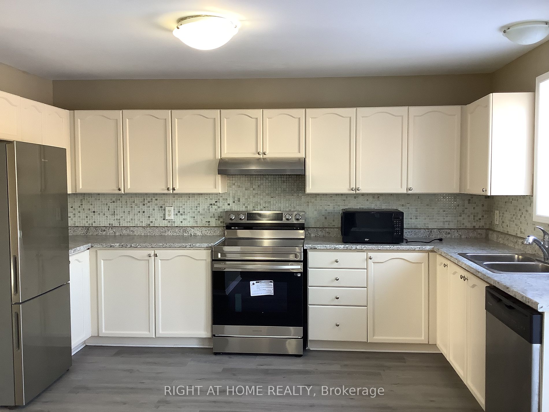 214 DUNSMORE Lane