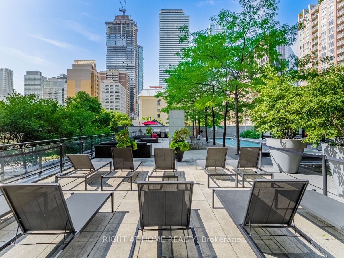 110 E Charles St 1508
