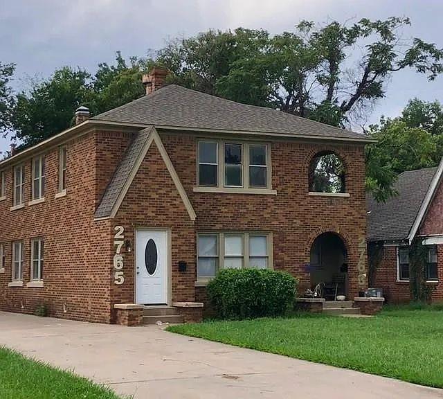 Both units were remodeled prior to the current tenants. This 100% tenant-occupied duplex offers immediate cash flow with total monthly rents of $2,550. Conveniently located with easy access to major roads, shopping, and employment centers. Turnkey investment—collect rent from day one.Can be sold as a package MLS# 1211471,1211482,12114