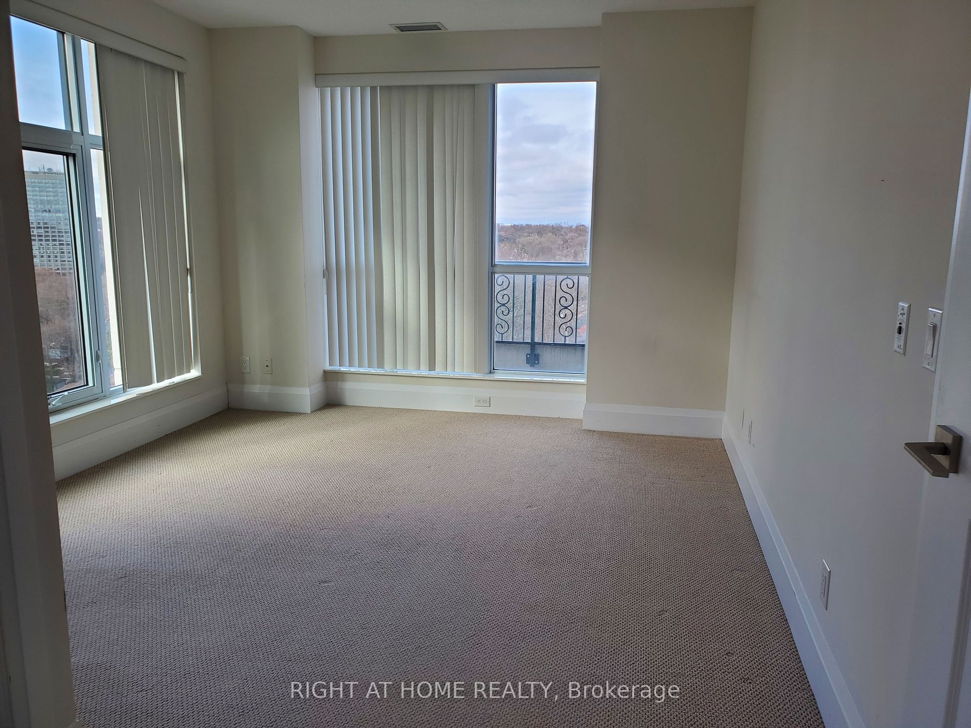 1 Old Mill Dr 825
