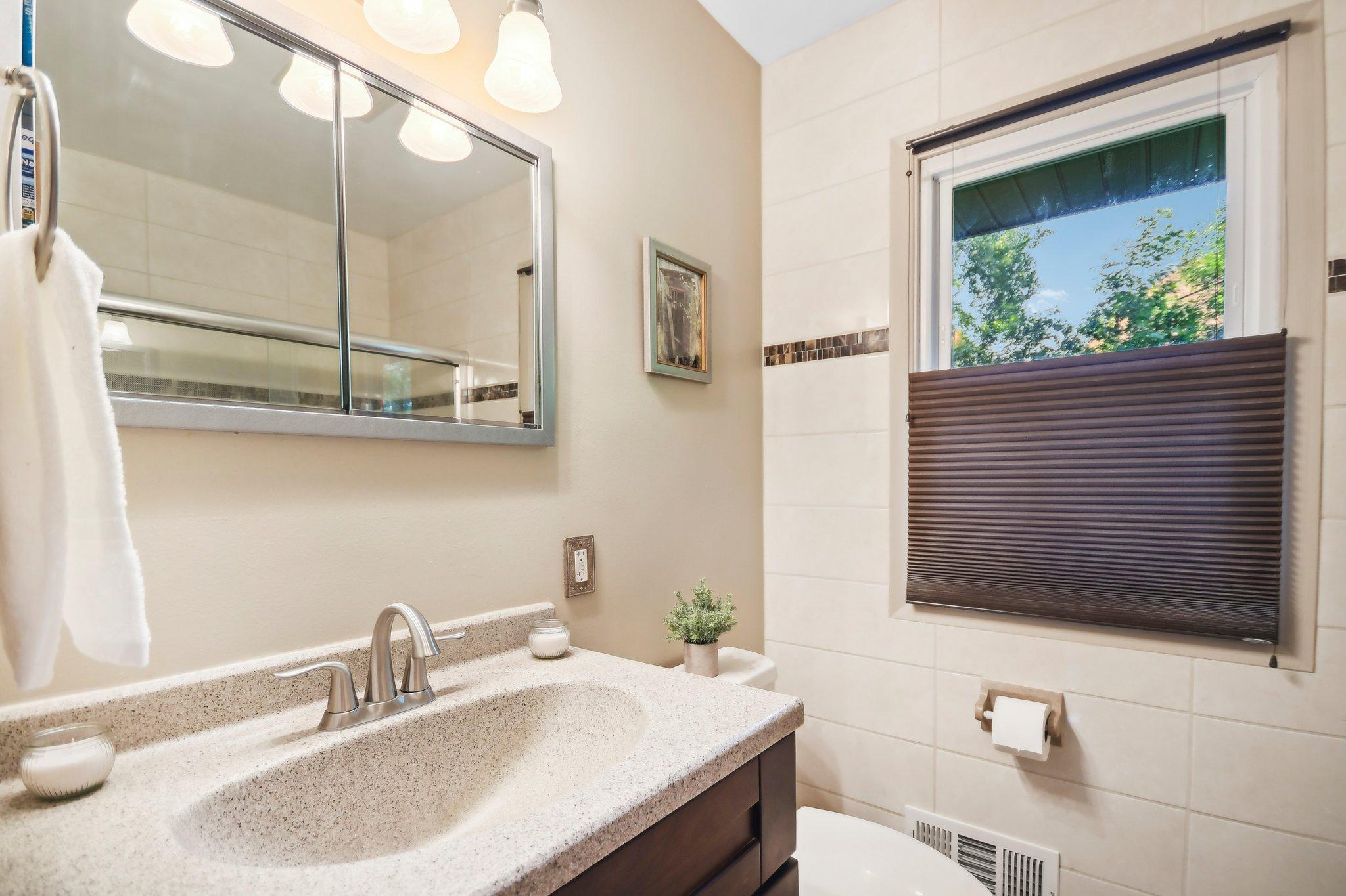 5445 Lakeview Avenue