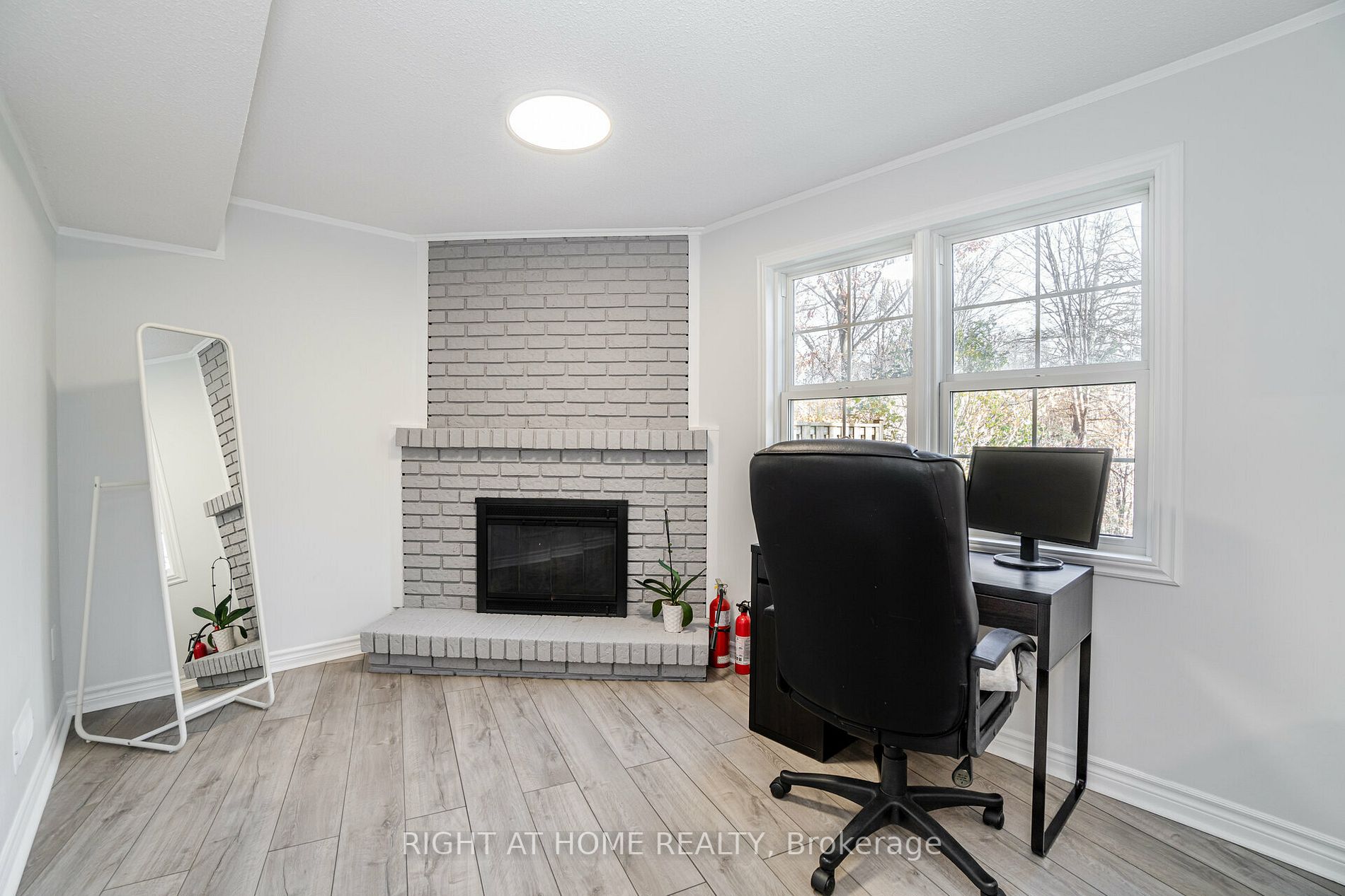 2120 E Rathburn Rd 72