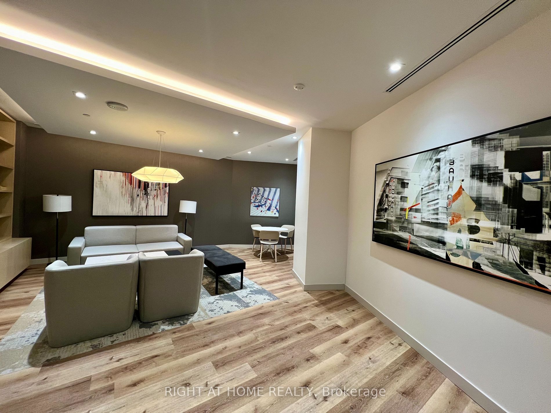 159 E Wellesley St 2404