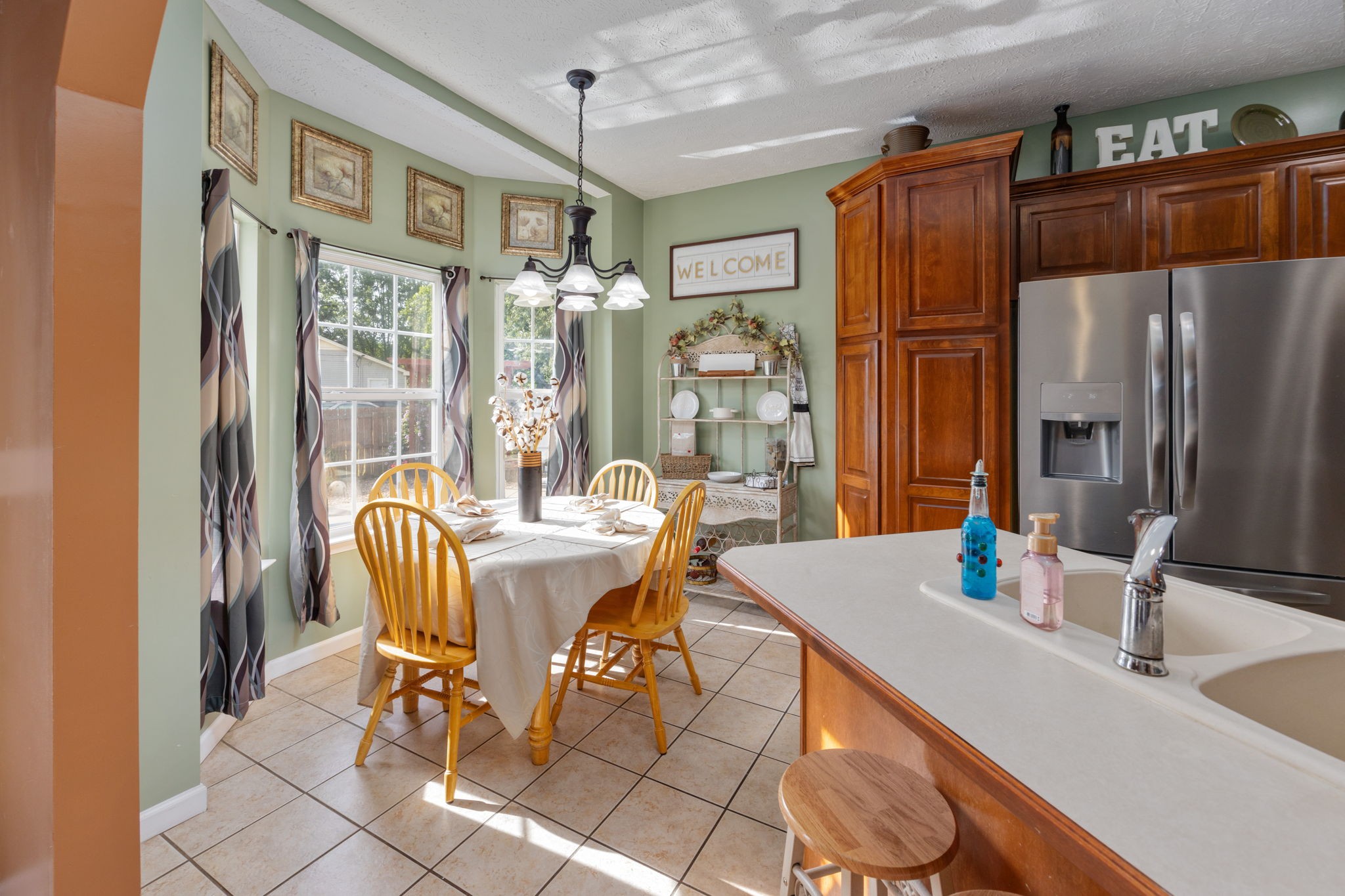 220 Iroquois Dr