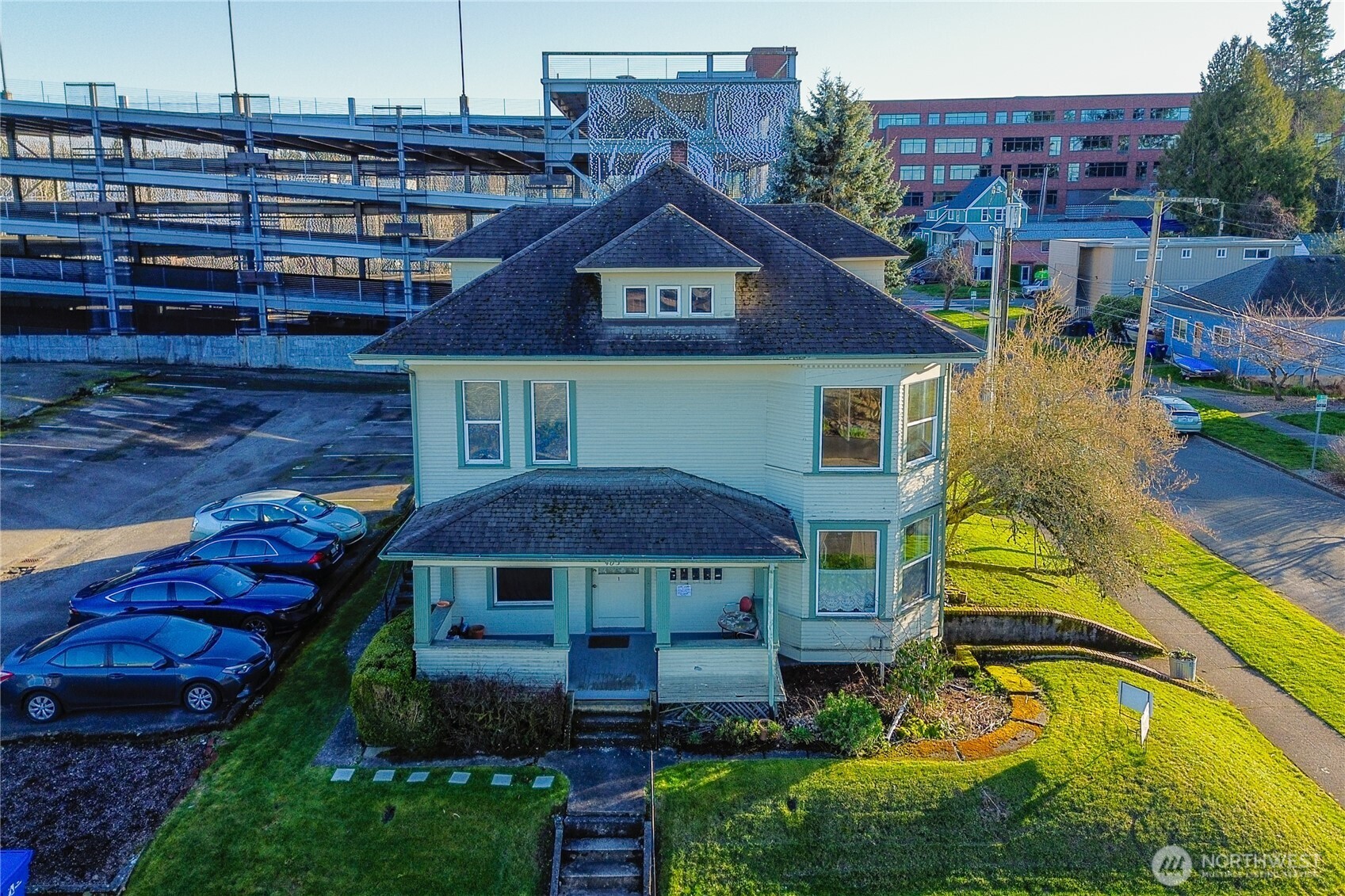 906 Adams Street SE