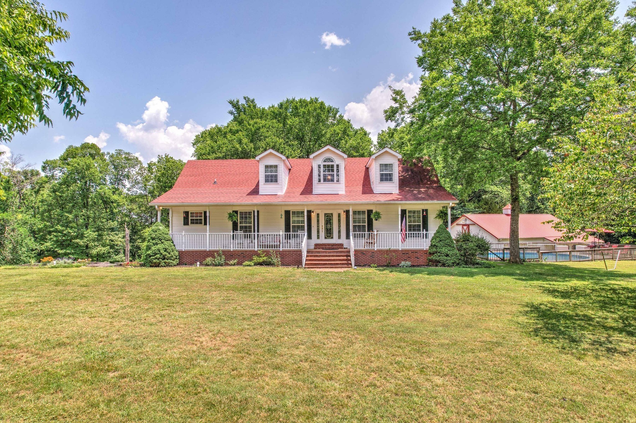 Very private 24 acre parcel with a convenient location. 2814 sqft. Move in ready home with amazing views. Hot tub, swimming pool, fishing, hunting & more. Only 30 min drive to Nashville Airport. New master bath with 6ft shower. Full unfinished basement. 30x50 Morton barn w/ 100 amp service, hay lofts and additional workshop area w/ garage door. 33' round aluminum sided pool surrounded by decking; newer pump & liner. Stocked 1 acre pond and an abundance of deer and turkey. Appointment only- please do not drive up to the property without an appointment. Internet is available when you are tired of exploring and ready to stream your favorite show or tackle office work from home, seller uses Verizon. Contact agent to set up a showing. House is roughly 3/4 of a mile off of Del Thomas Rd