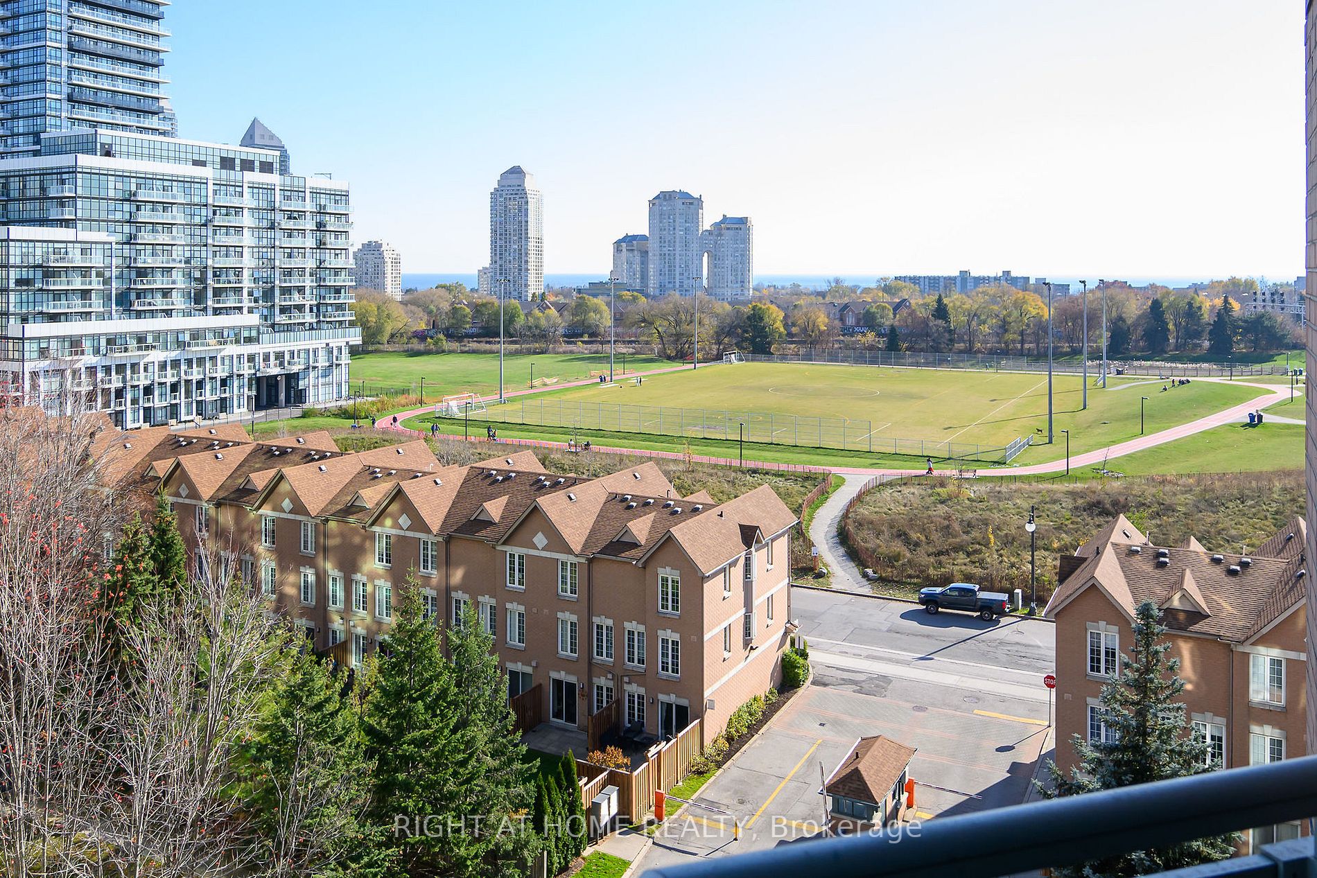190 Manitoba St 805
