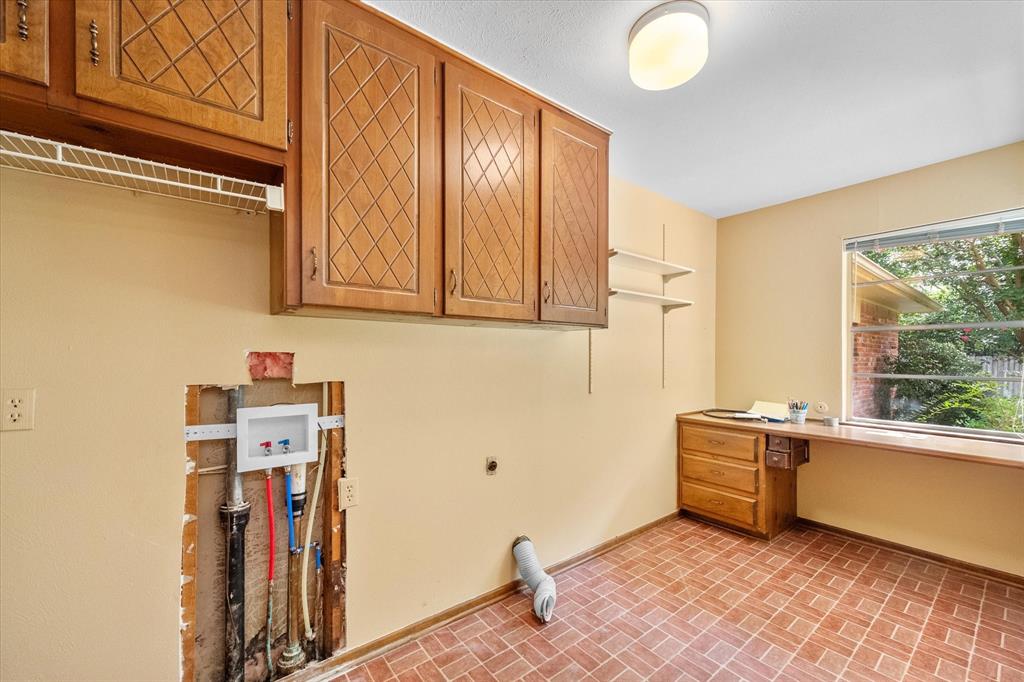1101 Greenbriar Lane