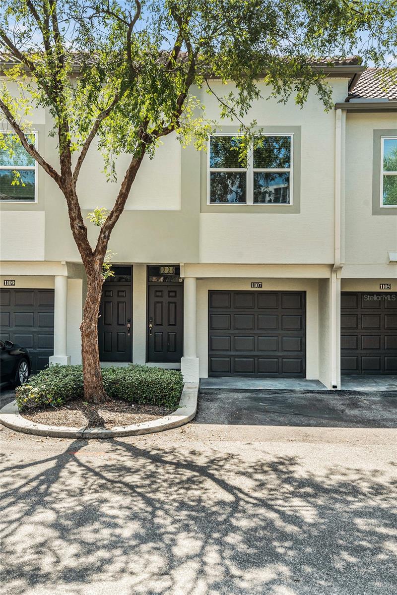 Discover the perfect blend of luxury, comfort, and convenience in your impeccably maintained 1-bedroom, 1-bathroom condo
located in the prestigious, 24-hour gated community of Harbour Island. This offers an exceptional opportunity to own in one of
Tampa’s most desirable neighborhoods in downtown Tampa. Step inside and be welcomed by rich luxury vinyl flooring, vaulted
ceilings and updated kitchen with a large breakfast bar. The recently updated kitchen has newer appliances, counter tops and sink.
The open floorplan offers versatility and fills the space with natural light enhancing its warm, coastal charm as you unwind on your
private balcony with views of the water and port Tampa. So much to enjoy including the convenience of your own private one-car
garage. Resort-style amenities including two swimming pools, a hot tub, tennis courts, a fitness center, clubhouse, playground, and
scenic walking paths. Minutes away from Water Street, Convention Center and Amalie Arena and an easy commute or trolley to
Ybor City or Downtown. If you looking for the location, urban lifestyle, and convenience and the best value on the island, this is it.
Seller will pay special assessment at closing.