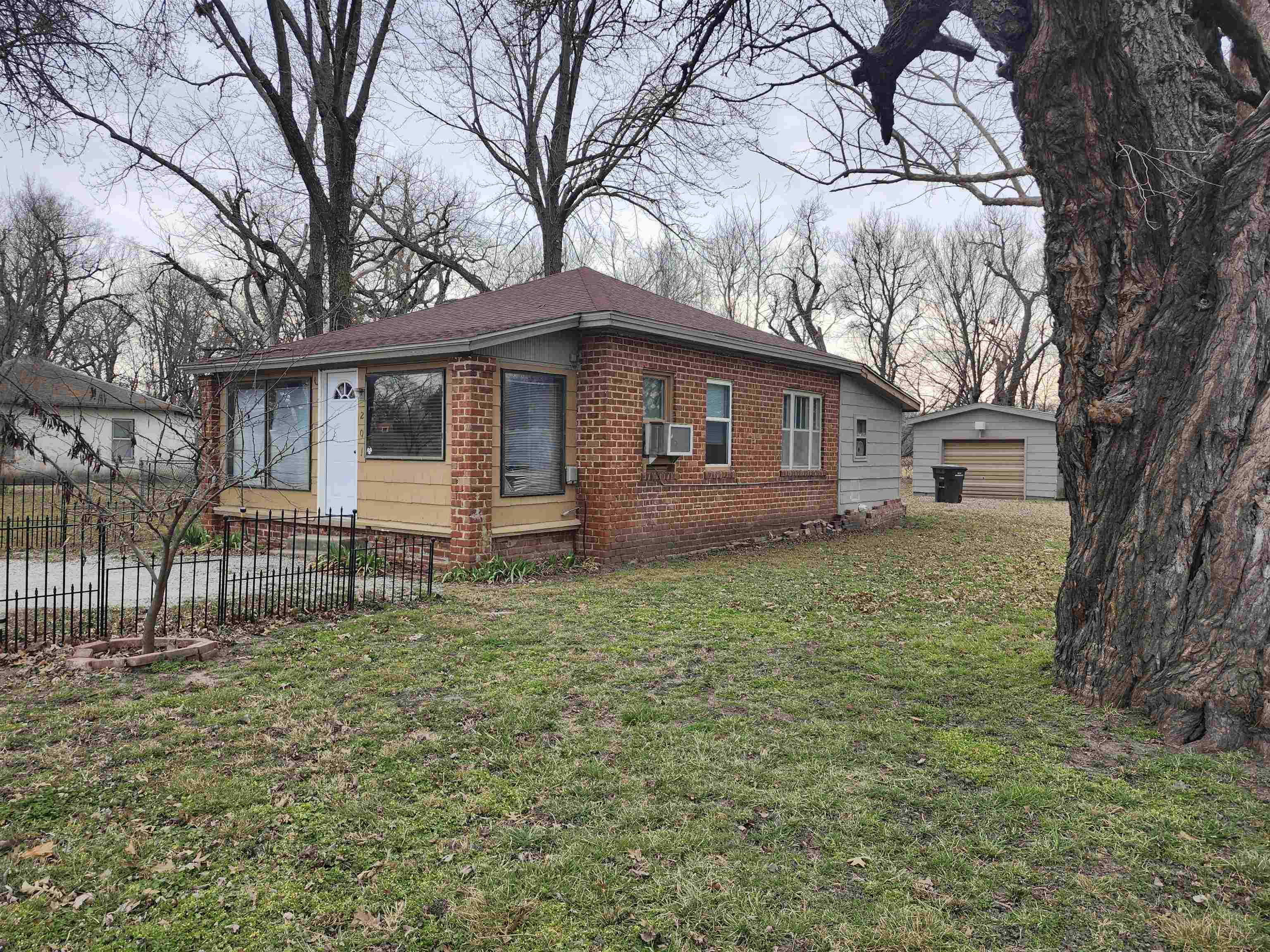 201 S 10th St.