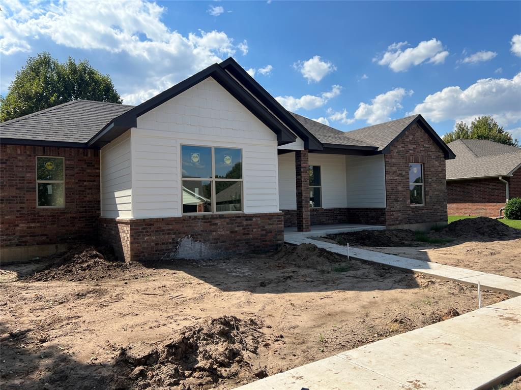 Unique NEW PLAN from Sheridan Homes so the same quality and "extras" you expect already included! Living, Dining & cool kitchen flow together and look to covered back patio. Split plan with primary suite featuring double vanity and HUGE SHOWER & closet. All bedrooms nice sized and ceiling fans already provided. Energy efficient construction and features like all PELLA windows, vented soffits, tankless water heater. Sprinklers and landscaping included too. 
Berkeley community has playground and community pool plus totally easy to OU, Norman Regional, I-35. Completion end of October apx. Check back for progress pictures!