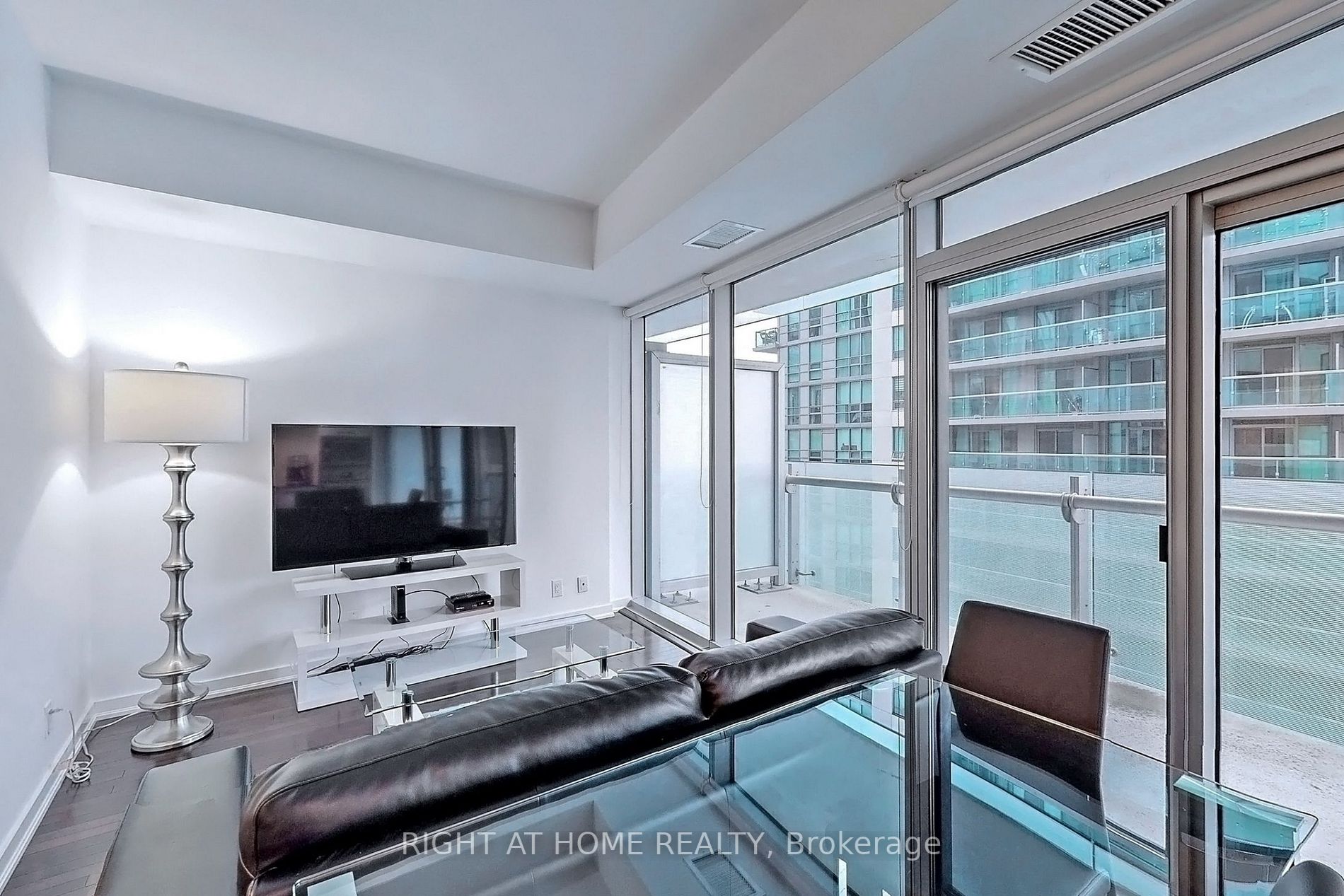 12 York St 2406
