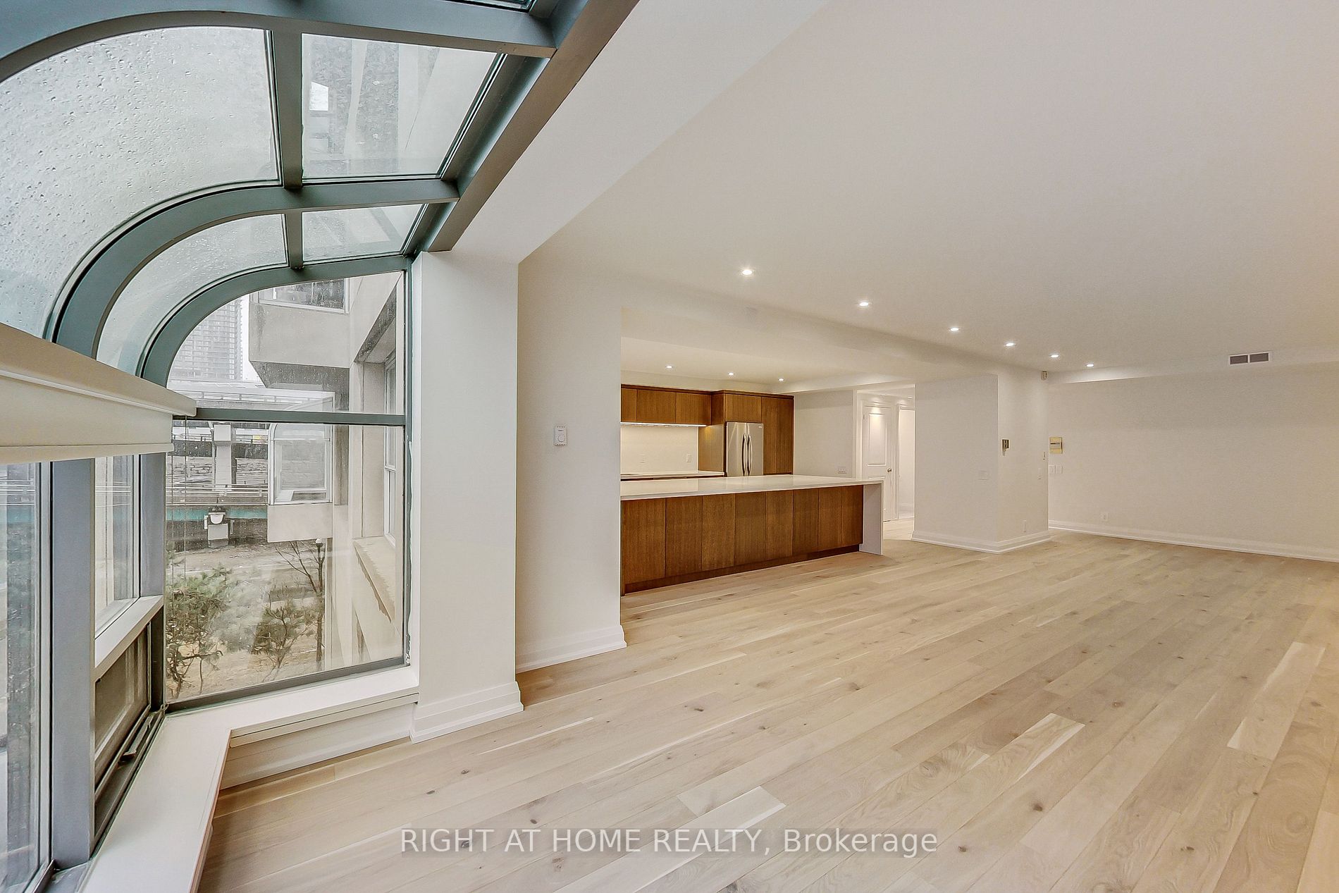 480 W Queens Quay 302W
