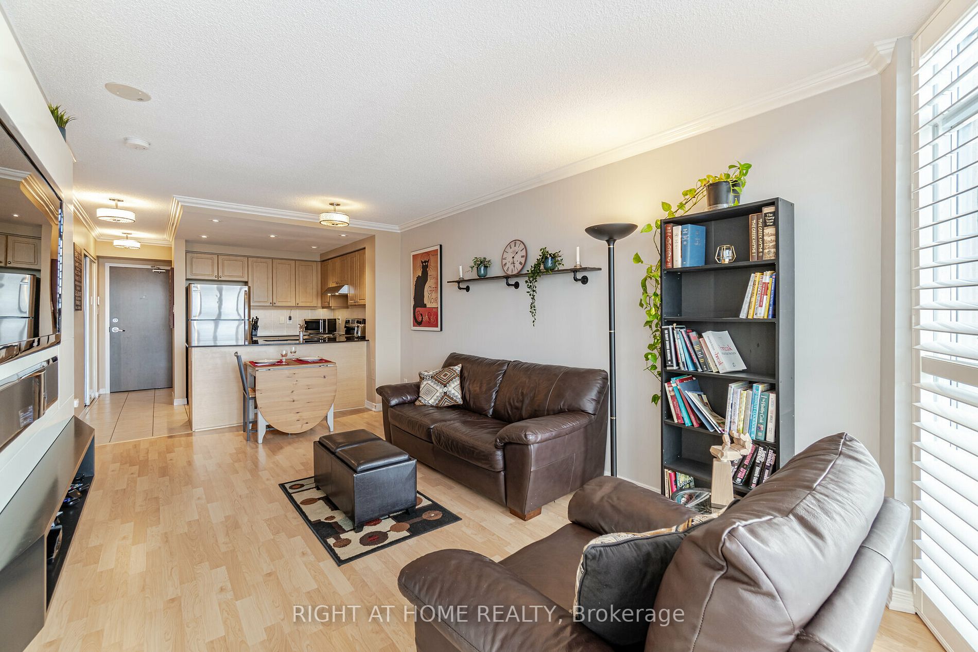 9 N George St 1303