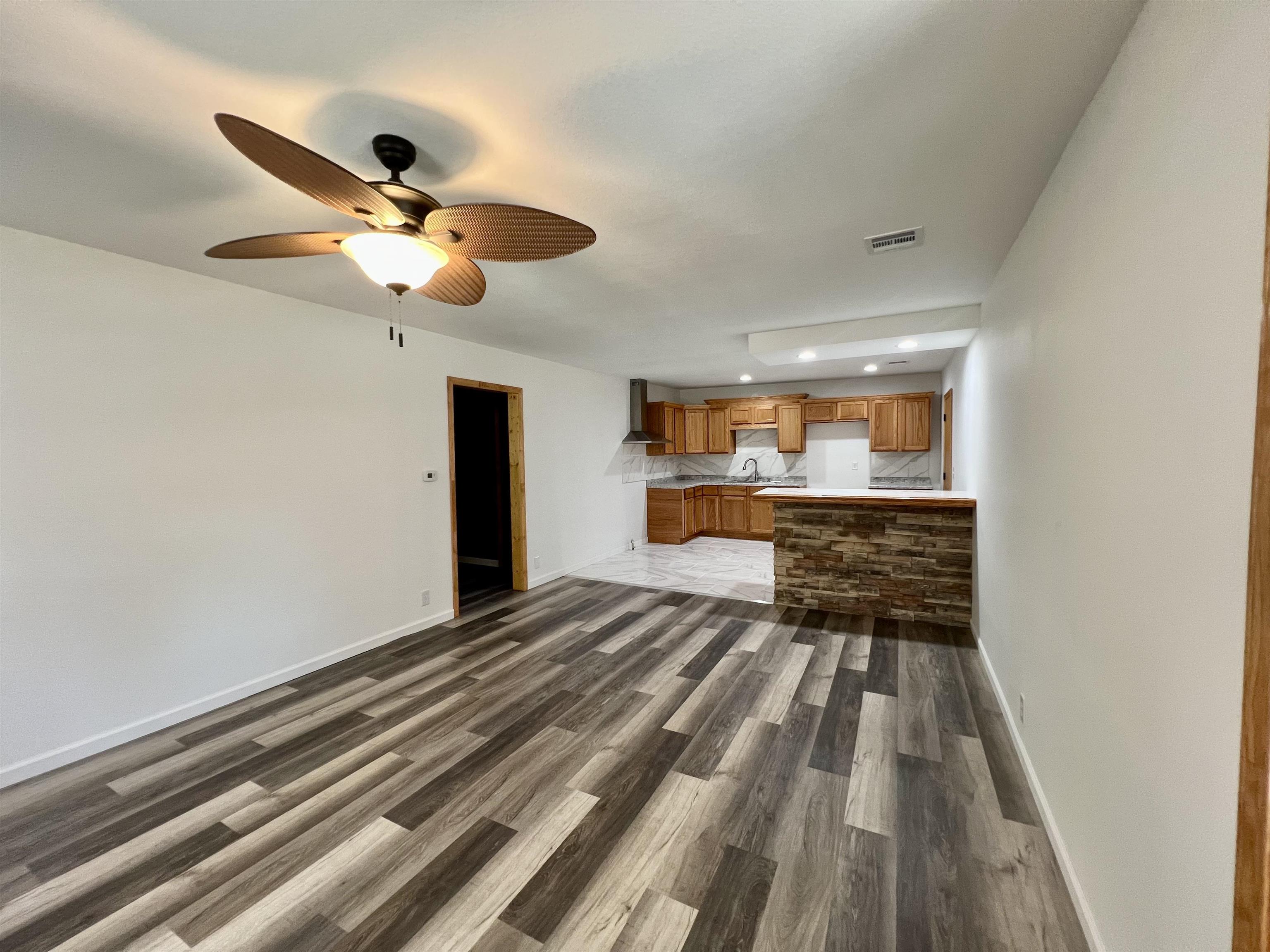 210 E Quincy