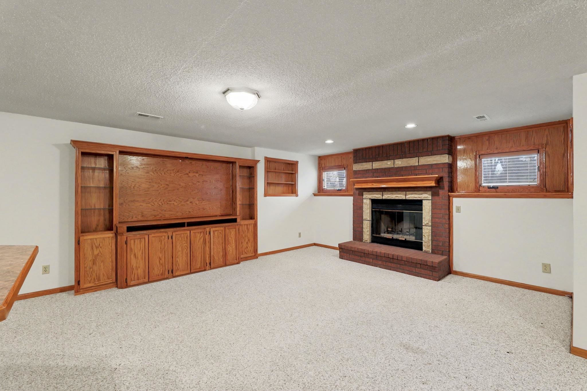 2318 N Cedar Downs Ln