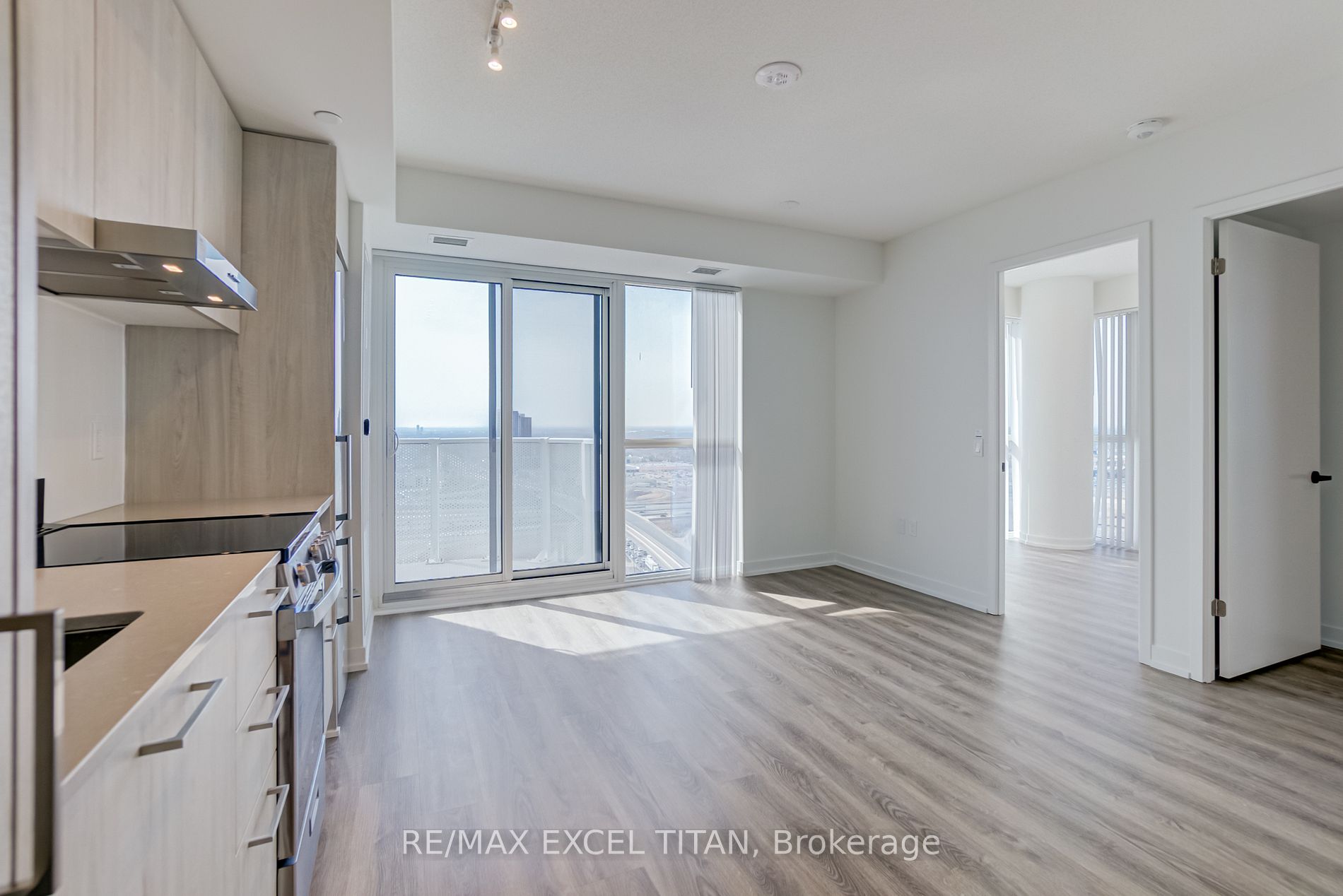 195 Commerce St 2911